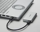 Im Marketing-Material zeigt Panasonic seine SSD mit einem Laptop im besonders charmanten Retro-Design. (Bild: Panasonic)
