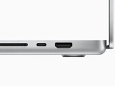 Das brandneue MacBook Pro bietet endlich wieder einen SD-Kartenleser. (Bild: Apple)