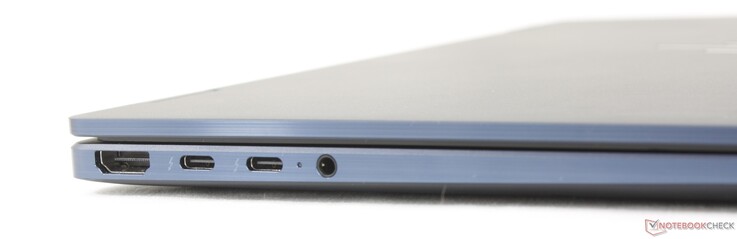 Links: HDMI 2.1, 2x USB-C Thunderbolt 4 mit DisplayPort 2.1 + Power Delivery 3.0, 3,5-mm-Kopfhöreranschluss