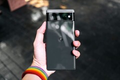 Das Google Pixel 6 und das Pixel 6 Pro gibts derzeit bis zu 150 Euro günstiger im Google Store. (Bild: Thai Nguyen)