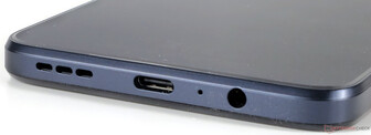 untere Gehäuseseite (Lautsprecher, USB-Port, Mikrofon, Klinke,)