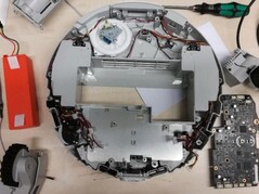 Erst ein zerlegter Staubsauger enthüllt sein wahres Inneres. (Bild: dontvacuum.me)