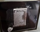 Auch die Kühlkörper der PS5 sind nicht vor den Langzeitfolgen von Gallium-Korrosion geschützt, wie diese dauerhaft beschädigte Kontaktfläche zeigt.