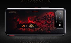 Das Asus ROG Phone 6 kommt in der Diablo Immortal Edition mit einer schicken Rückseite und viel Zubehör. (Bild: Asus)