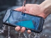 Wasser, Sand und Stürze sollen dem Oukitel WP12 nichts ausmachen. (Bild: Oukitel)