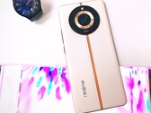 Auch die hübsche "Sunrise Beige" Farbvariante des Realme 11 Pro Plus ist bei Amazon reduziert (Bild: Florian Schmitt)