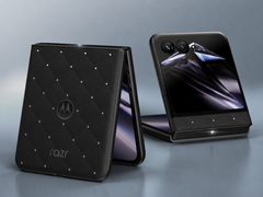Die Motorola Razr 70 Swarovski Edition setzt auf ein schwarzes Design