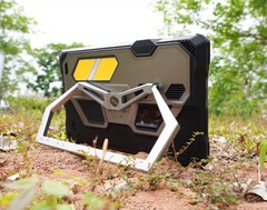 Das Tank Pad Ultra packt einen 1.080p-Projektor in ein besonders robustes Gehäuse.