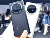 Sowohl das Vivo X Fold3 Pro (links) als auch das Vivo X Fold3 kann man sich bereits aus Europa vorbestellen (Bild: Weibo)