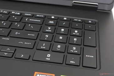 Relativ geräumiger Ziffernblock, aber mit beengten Pfeiltasten