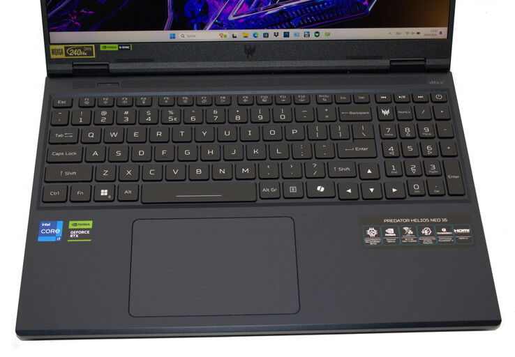 Keyboard Acer Predator Helios Neo 16 - Acer konnte uns nur ein Modell mit englischem Tastaturlayout zur Verfügung stellen.