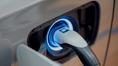 ADAC-Umfrage: Lademöglichkeiten für E-Autos fehlen in Mehrfamilienhäusern.