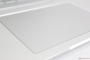 Grosszügiges Clickpad für einfaches kontrollieren des Cursors, Feedback beim Klicken hätte stärker sein können