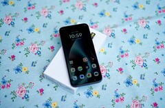 Das Motorola Moto G87 bringt ein sehr helles AMOLED mit, was nicht immer nur positiv ist.