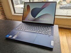 Lenovo IdeaPad Flex 5i 14IRU8 im Test: Leistbares 14-Zoll-Convertible mit Thunderbolt 4