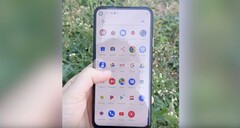 Ein Review mehrere Wochen vor der Präsentation des Geräts – ob das mit rechten Dingen zugeht? (Bild: TecnoLike Plus, YouTube)