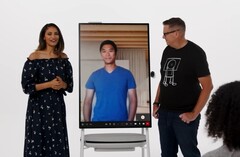 Der Microsoft Surface Hub 3 kann im Hochformat genutzt werden. (Bild: Microsoft)