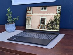 Lenovo IdeaPad 5 2‑in‑1 15 Bewertung: Erstauftritt des Ryzen AI 5 430