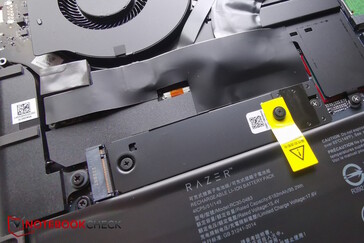 Beide SSD-Slots liegen übereinander