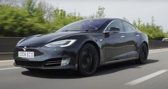 Tesla Model S P90D mit unglaublicher Laufleistung, läuft immer noch einwandfrei, abgesehen von einigen Abnutzungserscheinungen im Innenraum (Quelle: AutoTrader via YouTube)