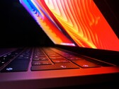 Das MacBook Pro soll 2026 auf ein OLED-Display umsteigen. (Bild: Viktor Yevenko)