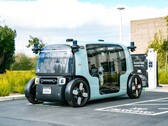 Das Robotaxi von Zoox verzichtet nicht nur auf einen Fahrer, sondern gleich ganz auf ein Lenkrad. (Bild: Zoox)
