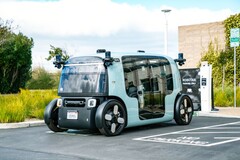 Das Robotaxi von Zoox verzichtet nicht nur auf einen Fahrer, sondern gleich ganz auf ein Lenkrad. (Bild: Zoox)