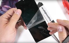 Die ersten Teardowns des Samsung Galaxy Z Flip Klapphandys liefern uns wertvolle Hinweise, die eigentlich von Samsung kommen sollten.