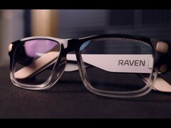 Die Raven Prism 1 kombiniert einen eigenständigen Linux-Computer mit einem vollfarbigen Display und austauschbaren Akkus. (Bildquelle: Raven Resonance)