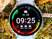 Der Nachfolger der Galaxy Watch7 dürfte mit 15 Watt deutlich schneller vollgeladen sein wie FCC-Dokumente der Galaxy Watch7 nahelegen.