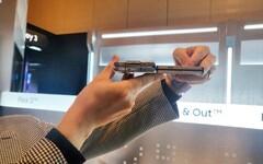 Das Samsung Galaxy Z Fold5 soll dank Waterdrop-Scharnier mit weniger Falz, und ganz ohne Spalt auskommen. (Bild: Nver)