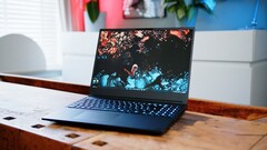 Als Vorführgerät ist das Schenker XMG Neo 16 und das größere Neo 17 jetzt günstig zu haben (Bild: Alex Wätzel)