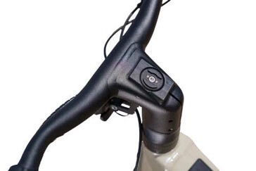 Etwa Smartphone-Halterungen lassen sich nutzen (Bildquelle: Pegasus)