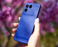 Das Fairphone 6+ wird in drei Farben angeboten, darunter Grün, Blau und Schwarz.