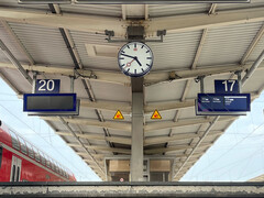 Gleis 20 am 8. April 2024: Trotz aktivem Zugbetriebs ist der Stromsparmodus aktiv. (Foto: Andreas Sebayang/Privat)