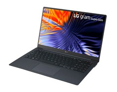 Das LG Gram SuperSlim setzt auf ein 15,6 Zoll großes OLED-Display im 16:9-Format. (Bild: LG)