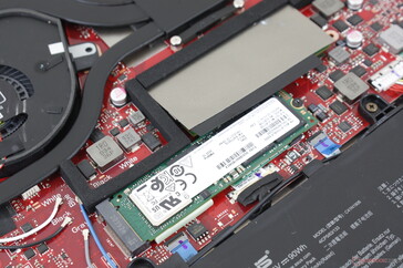 Wie schon das GX550 ist auch unser Testgerät mit Samsung-PM981a-MZVLB1T0HBLR-SSDs bestückt.