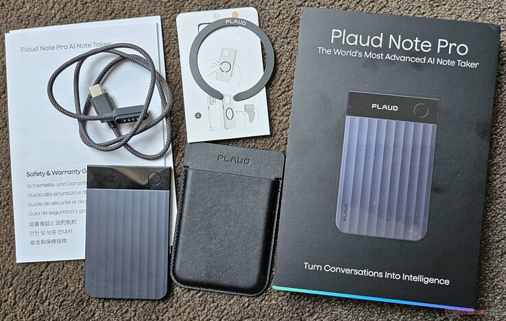 Die kompakte Verpackung bietet ein Ladekabel, eine Kurzanleitung, eine magnetische Hülle, einen magnetischen Ring und das Gerät.