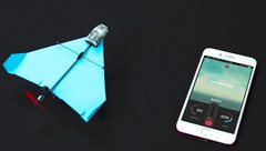 Gadget: Papierflugzeug mit Smartphone-Steuerung