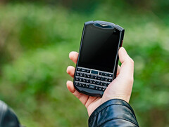 Mit dem Unihertz Titan Pocket soll einhändiges Tippen besonders angenehm sein. (Bild: Unihertz)