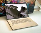 Snapdragon X2, 48 GB RAM, 1-TB-SSD, 2.8k-OLED: Asus ZenBook A16. (Bild: Andreas Osthoff)