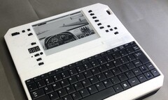 Evertop kombiniert ein E-Ink-Display mit einer Tastatur und mit Solar-Panels. (Bildquelle: Eric Jenott)
