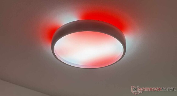 Die Deckenleuchte hat 60 ansteuerbare LEDs per Graffiti-Effekt...