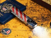 Die Olight ArkPro Stars & Stripes Edition besitzt ein Flutlicht mit 1.500 Lumen