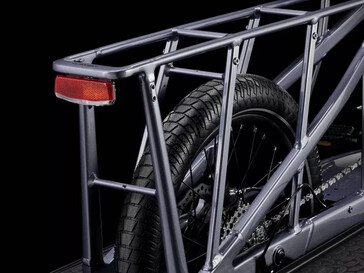 Wenig überraschend bringt der überlange Gepäckträger Verstärkungen mit (Bildquelle: Trek)