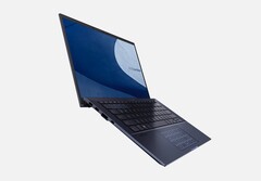 Das Asus ExpertBook B9 wiegt nur 880 Gramm – oder knapp ein Kilogramm mit einem größeren Akku. (Bild: Asus)