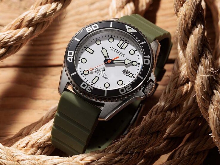 Citizen Promaster Marine BN0265-00A Taucheruhr mit weißem Zifferblatt, schwarzer Lünette und Edelstahlgehäuse sowie olivgrünem Armband, das auf einem gewickelten Seil aufliegt