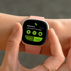 Amazon verkauft die Fitbit Versa 3 Smartwatch aktuell zu attraktiven Preisen. (Bild: Fitbit)