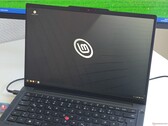 Das Lenovo ThinkPad T14 Gen 7, auf dem Linux Mint läuft.