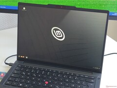 Das Lenovo ThinkPad T14 Gen 7, auf dem Linux Mint läuft.
